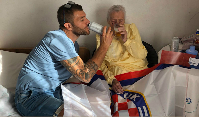 Torcidašica baka Anđa sa 108 godina srušila rekord